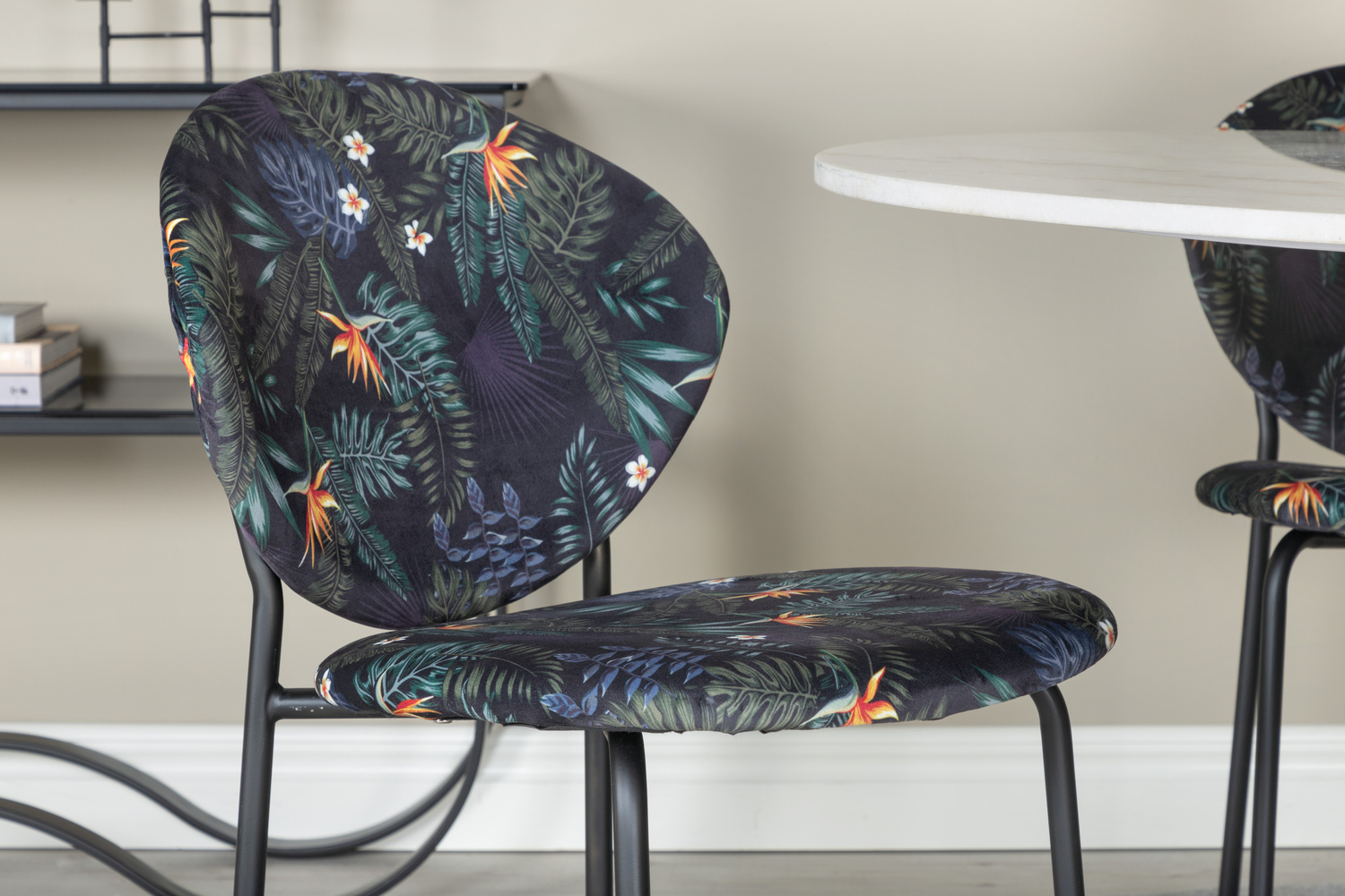 Маса и столове за трапезария Dallas 1298 (Флорален модел + Черен)