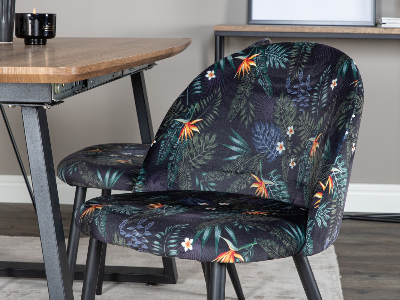 Маса и столове за трапезария Dallas 335 (Флорален модел + Черен)