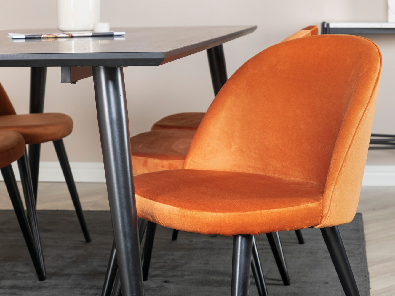 Маса и столове за трапезария Dallas 1335 (Оранжев + Черен)