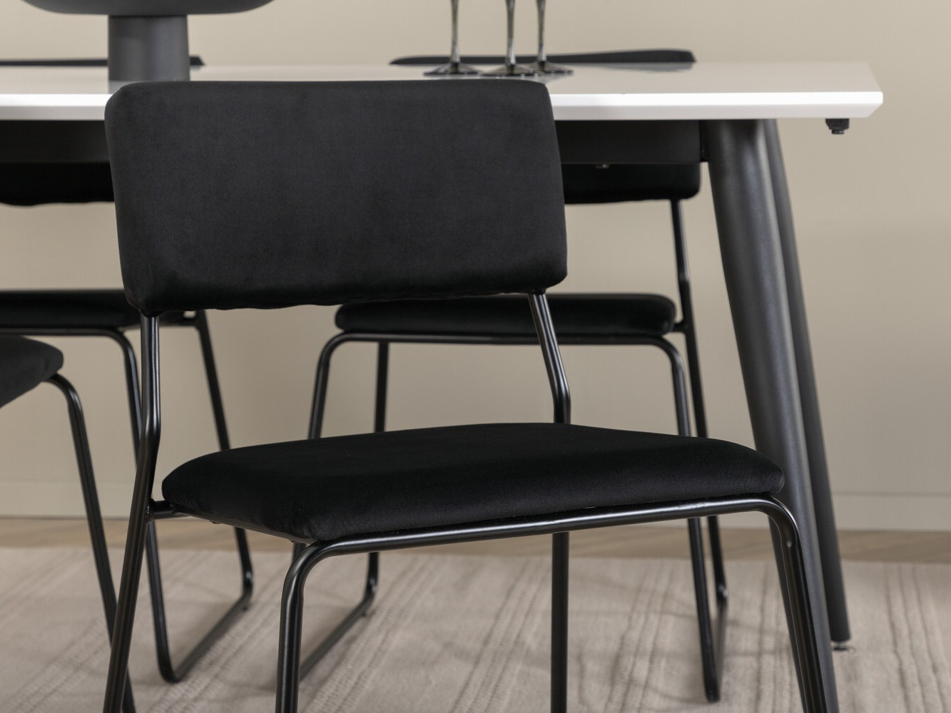 Маса и столове за трапезария Dallas 2736 (Черен)