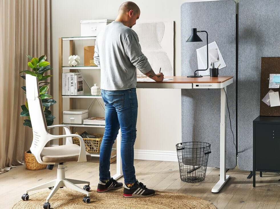 Офис бюро с регулируема височина Berwyn 224 (Бял + Ярък дърво)