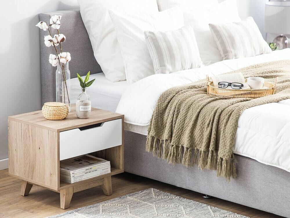 Нощно шкафче Berwyn 351 (Бял + Ярък дърво)