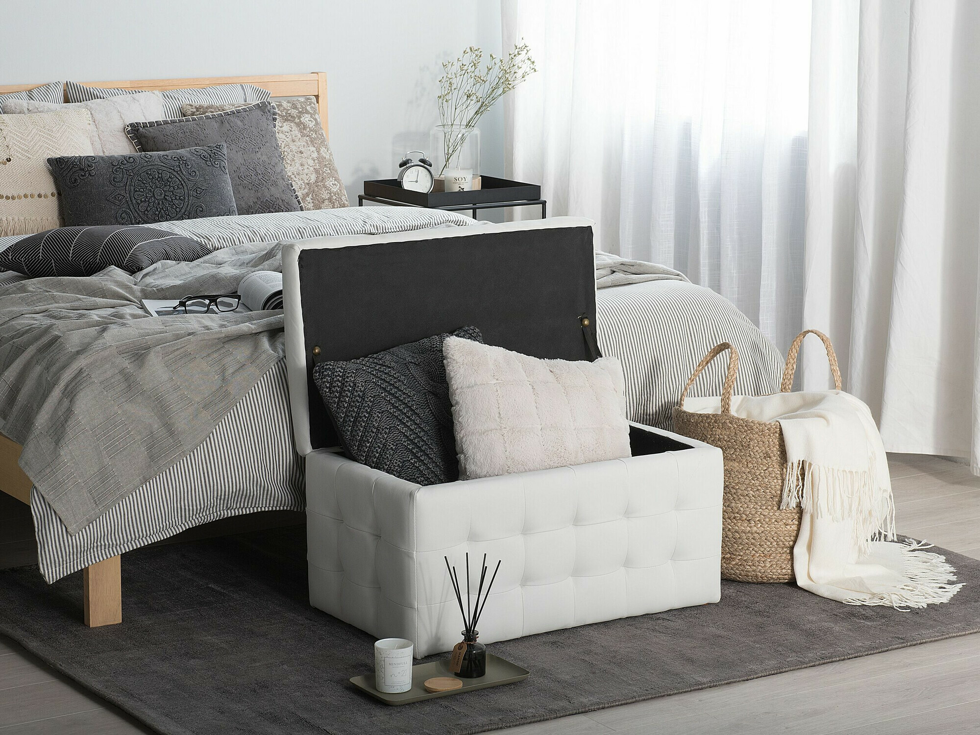 Тапицирана пейка Berwyn 1753 (Бял)