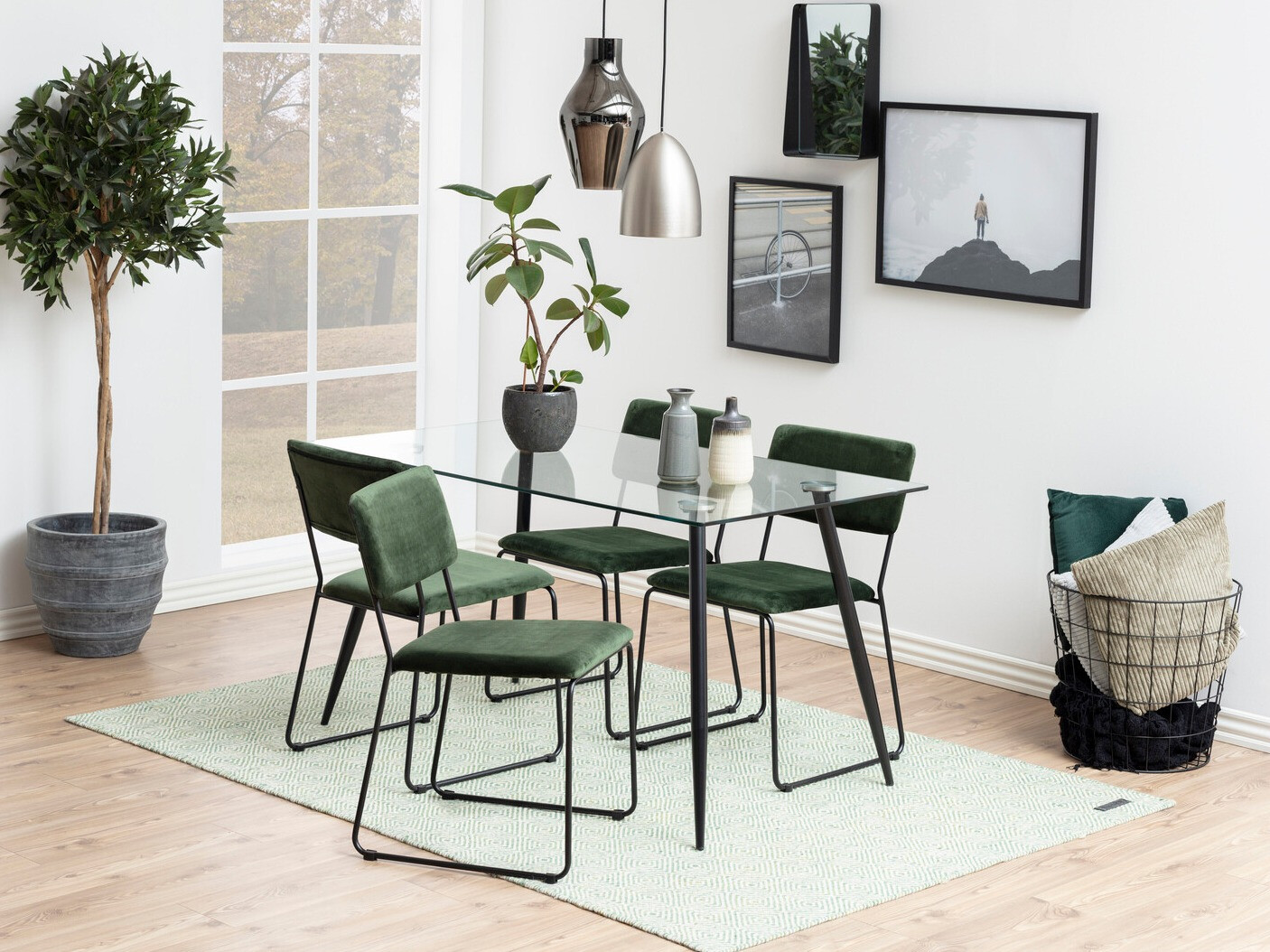 Маса и столове за трапезария Norsica 557 (Тъмно зелено + Черен)