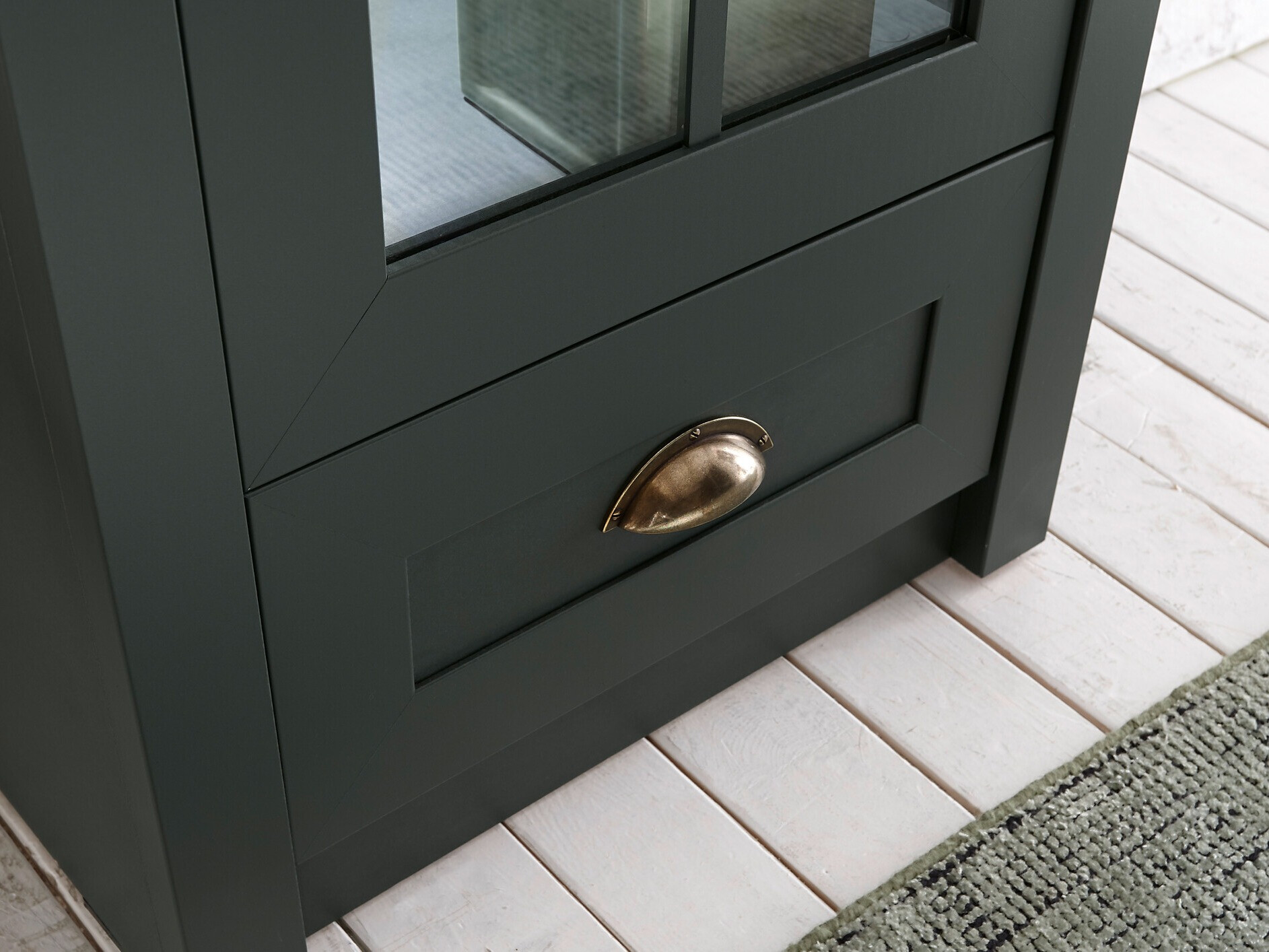 Скрин Evalira 105