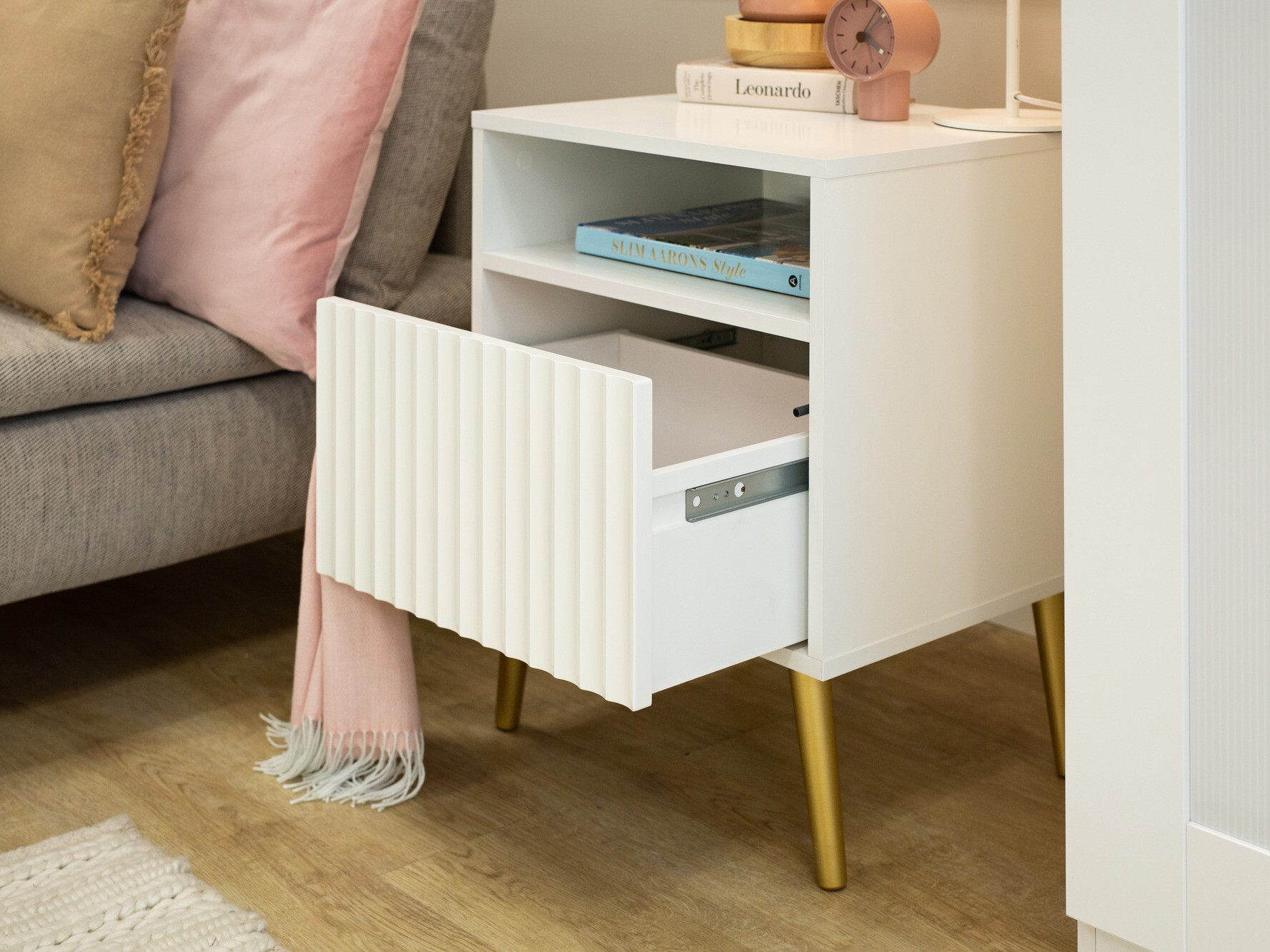 Нощно шкафче Cirferi 106 (Бял + Златно)