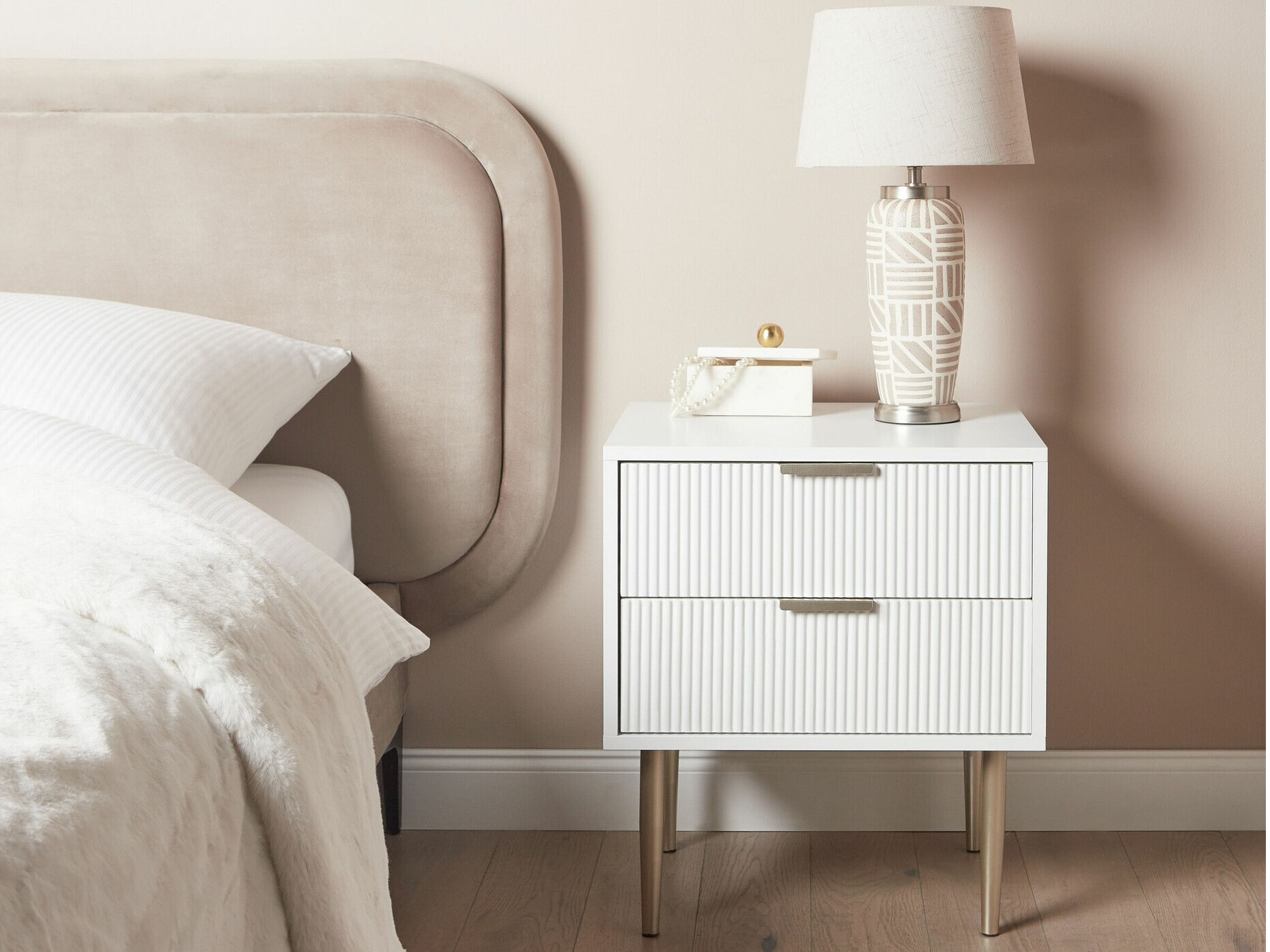 Нощно шкафче Berwyn 2011