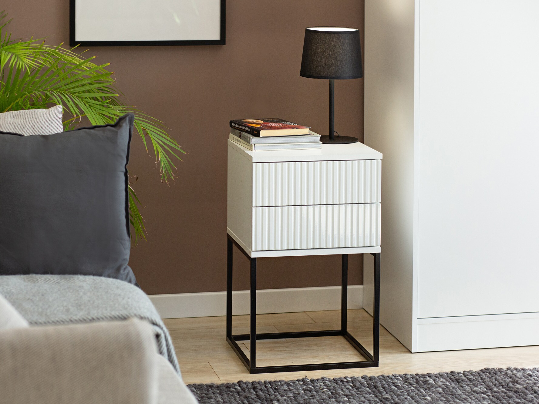 Нощно шкафче Bristol 195 (Бял)