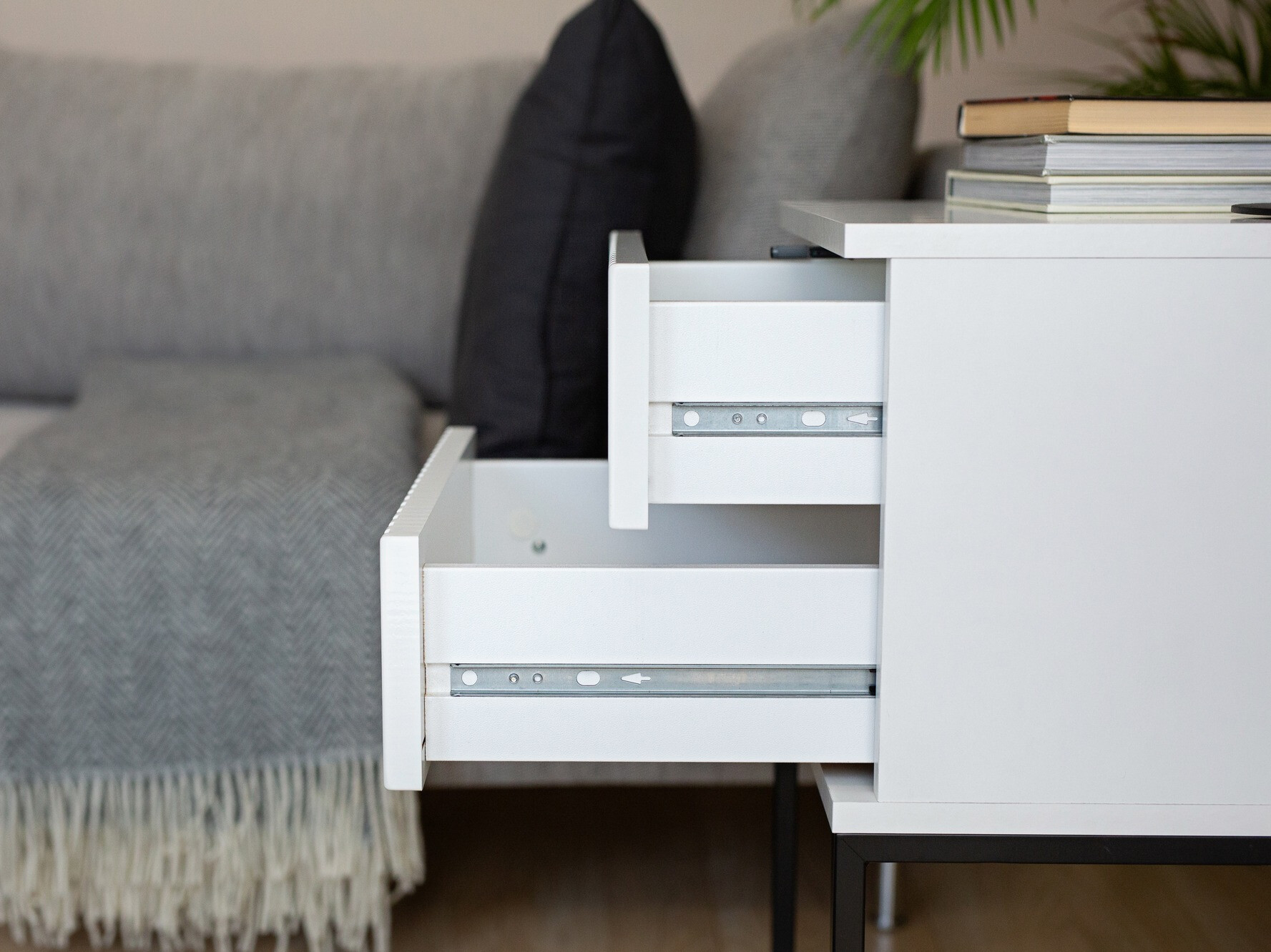 Нощно шкафче Bristol 195 (Бял)