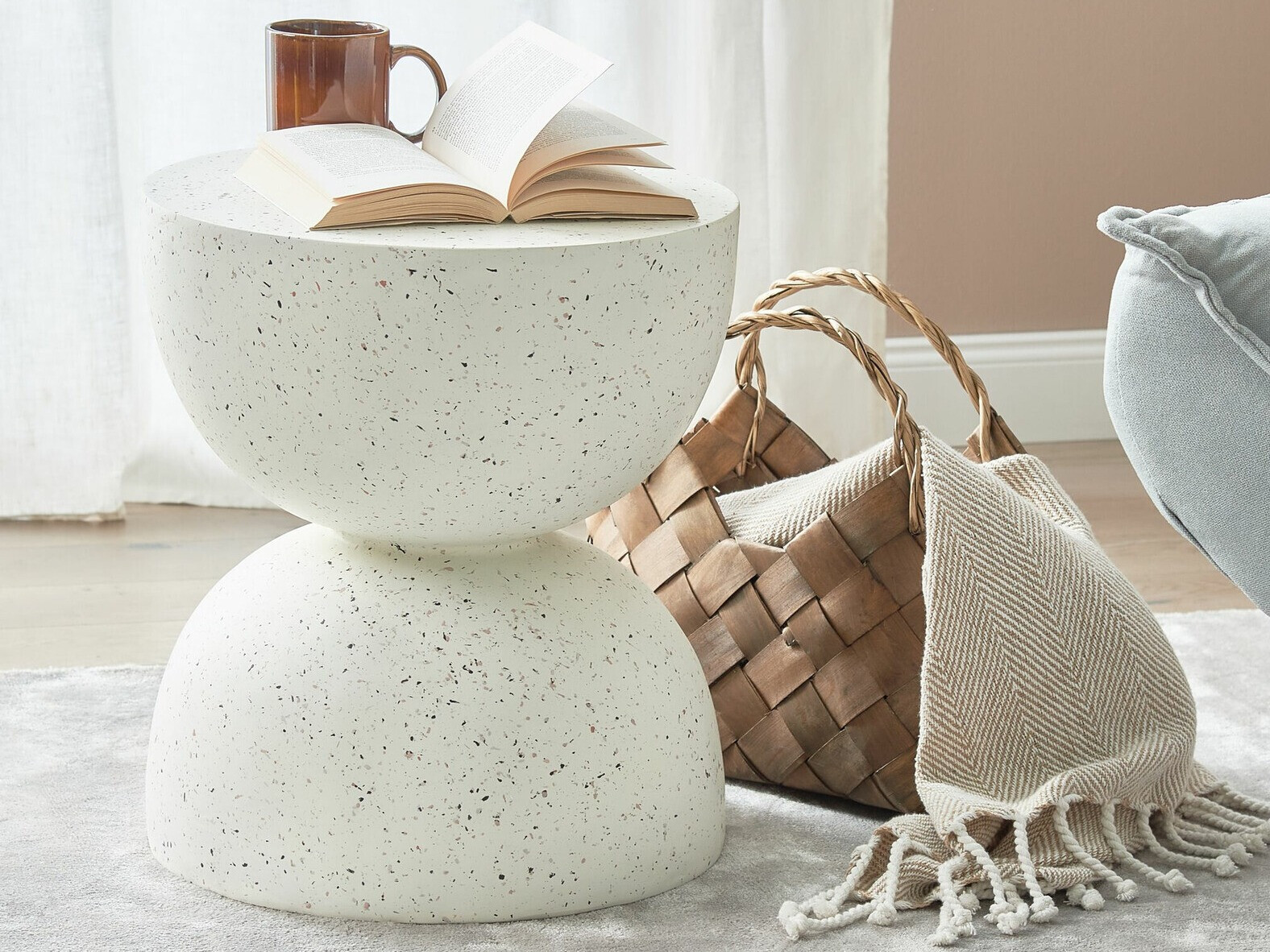 Помощна масичка Berwyn 2143 (Сметана + Terazzo)