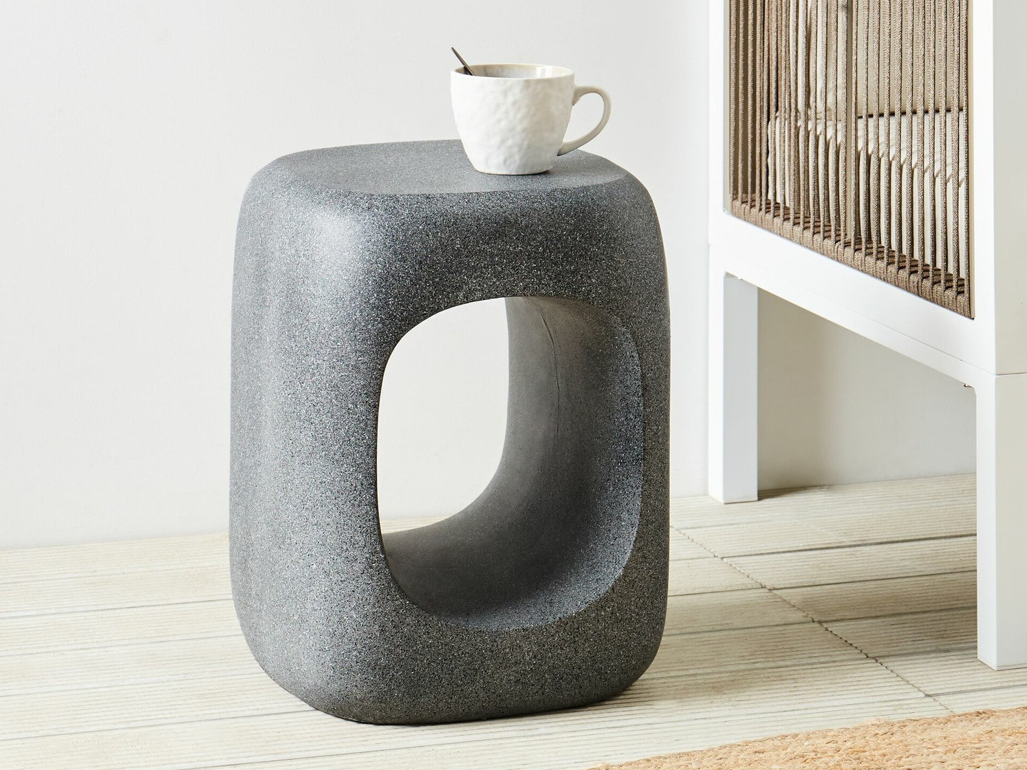 Помощна масичка Berwyn 2159