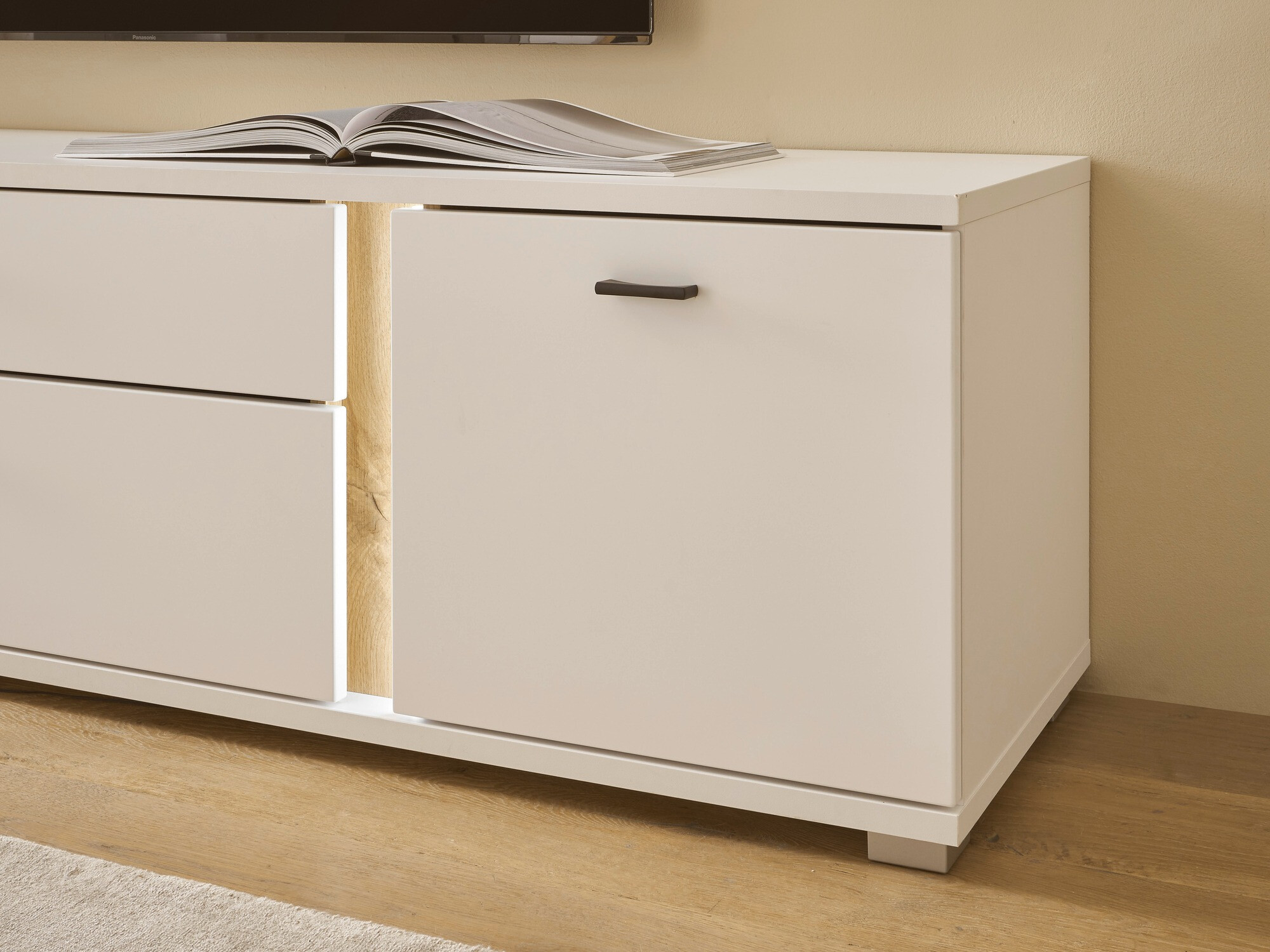 ТВ шкаф Avimavi 104 (Бял + Дъб уотан)