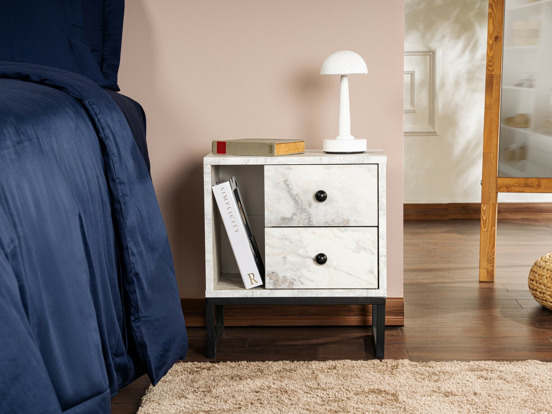 Нощно шкафче Novato 109 (Бял мрамор + Черен)