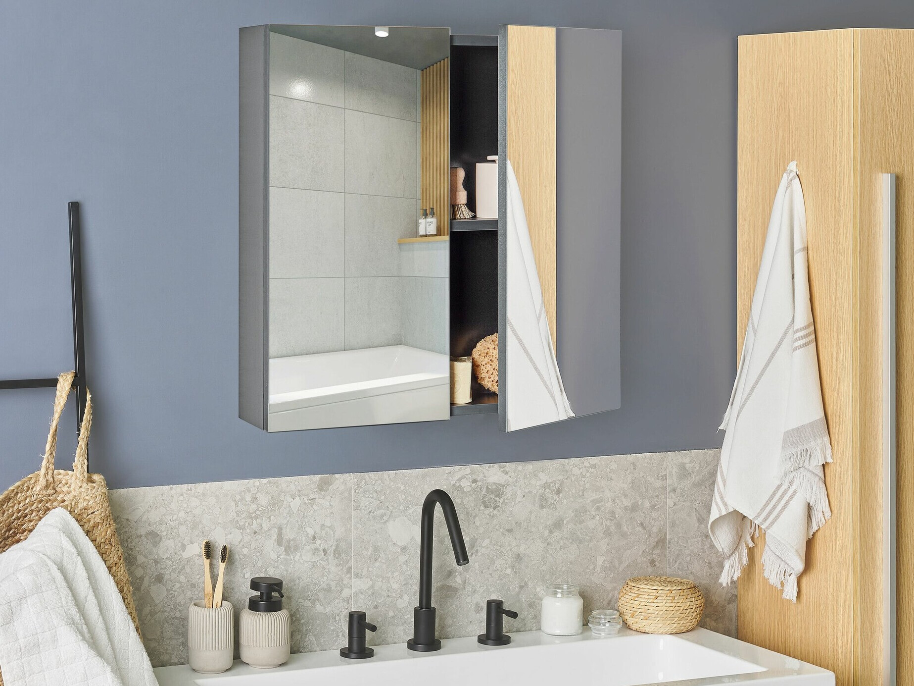 Шкаф за баня с огледало Berwyn 2349 (Черен)