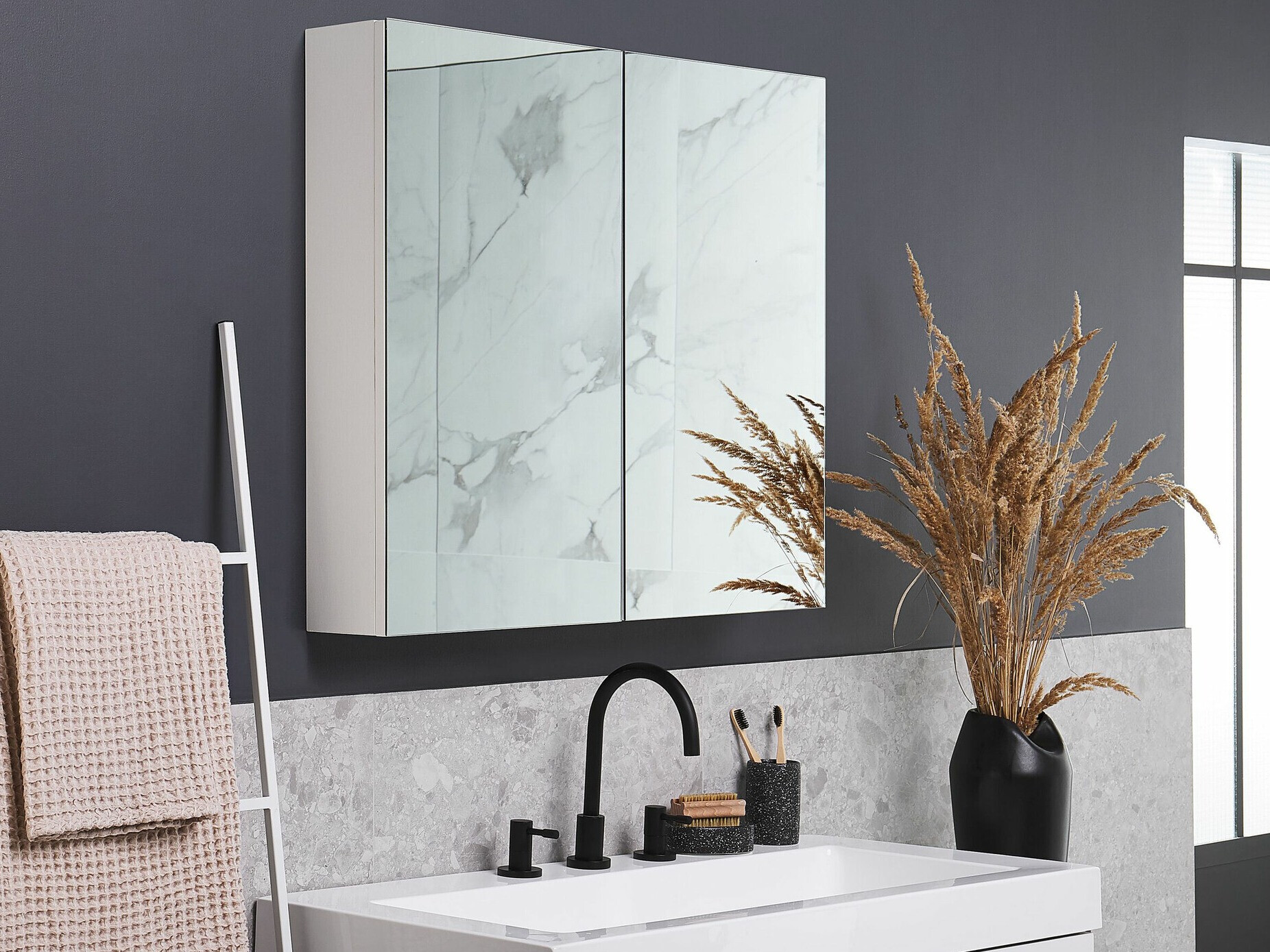 Шкаф за баня с огледало Berwyn 2350 (Бял)