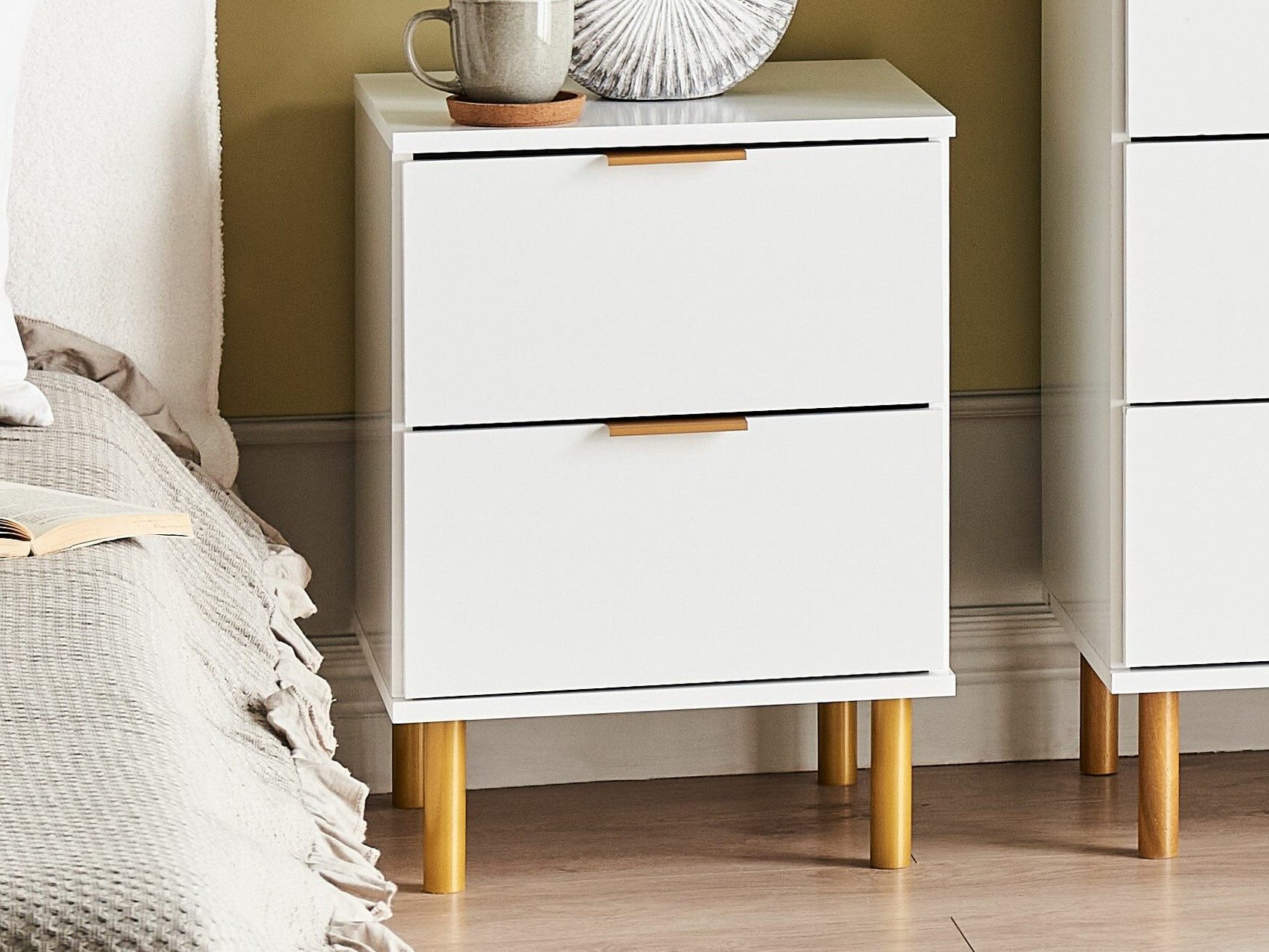 Нощно шкафче Berwyn 2384 (Бял)