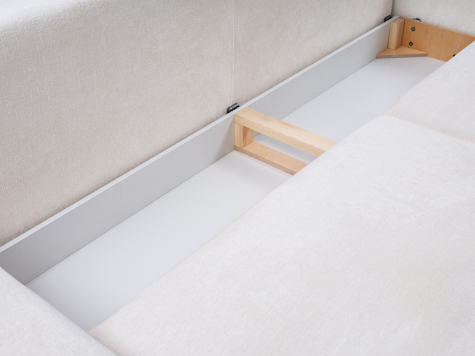 Разтегателен диван Kingston 142 (Perfect Harmony 01)