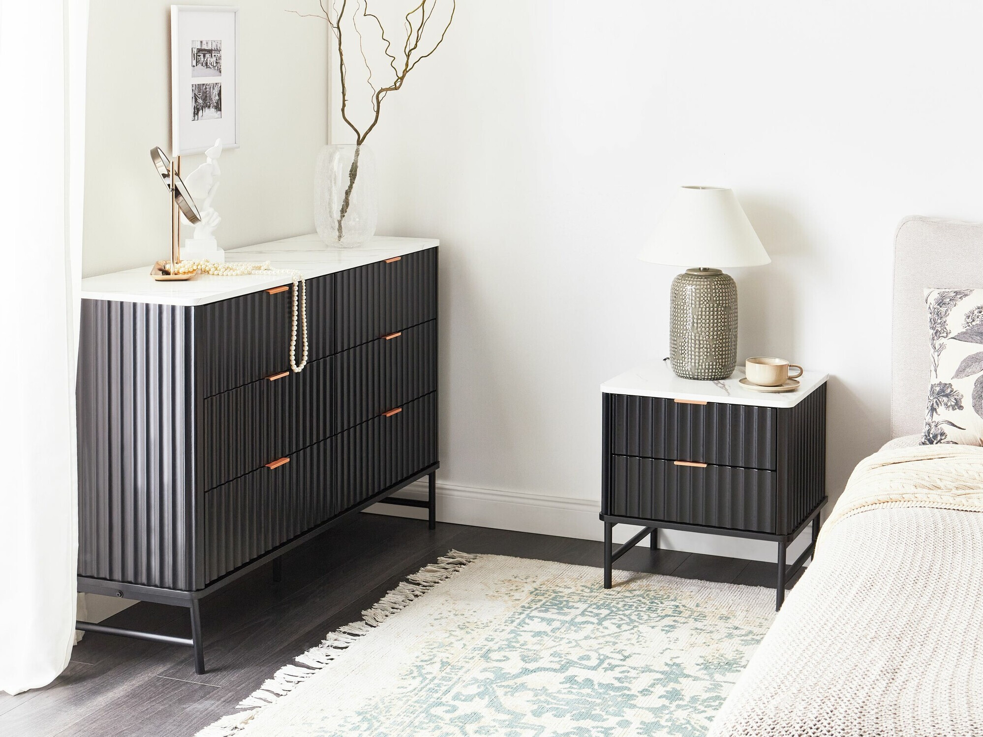 Нощно шкафче Berwyn 2578 (Черен + Бял мрамор)