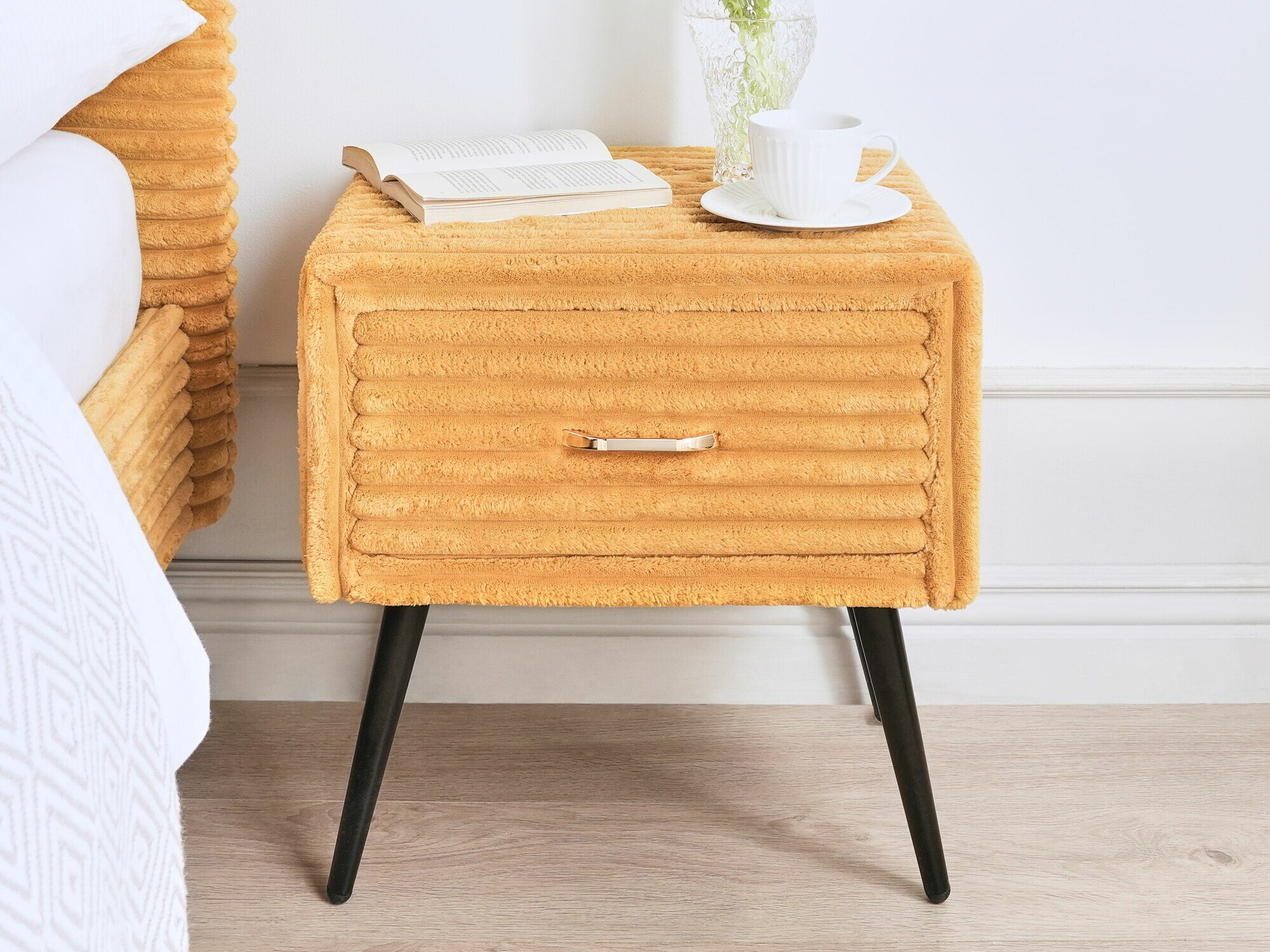 Нощно шкафче Berwyn 2590 (Оранжев)