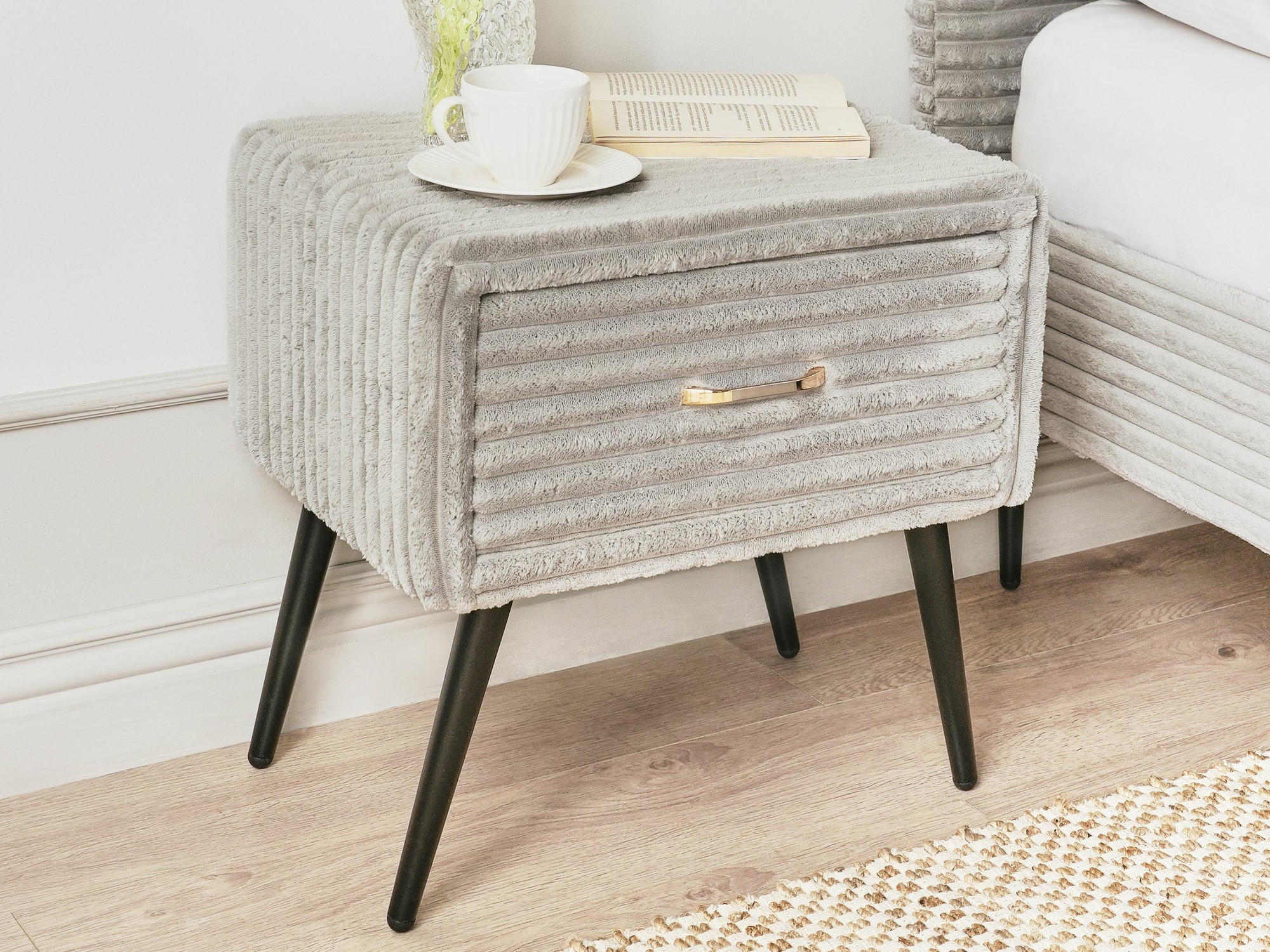 Нощно шкафче Berwyn 2590 (Светло сив)