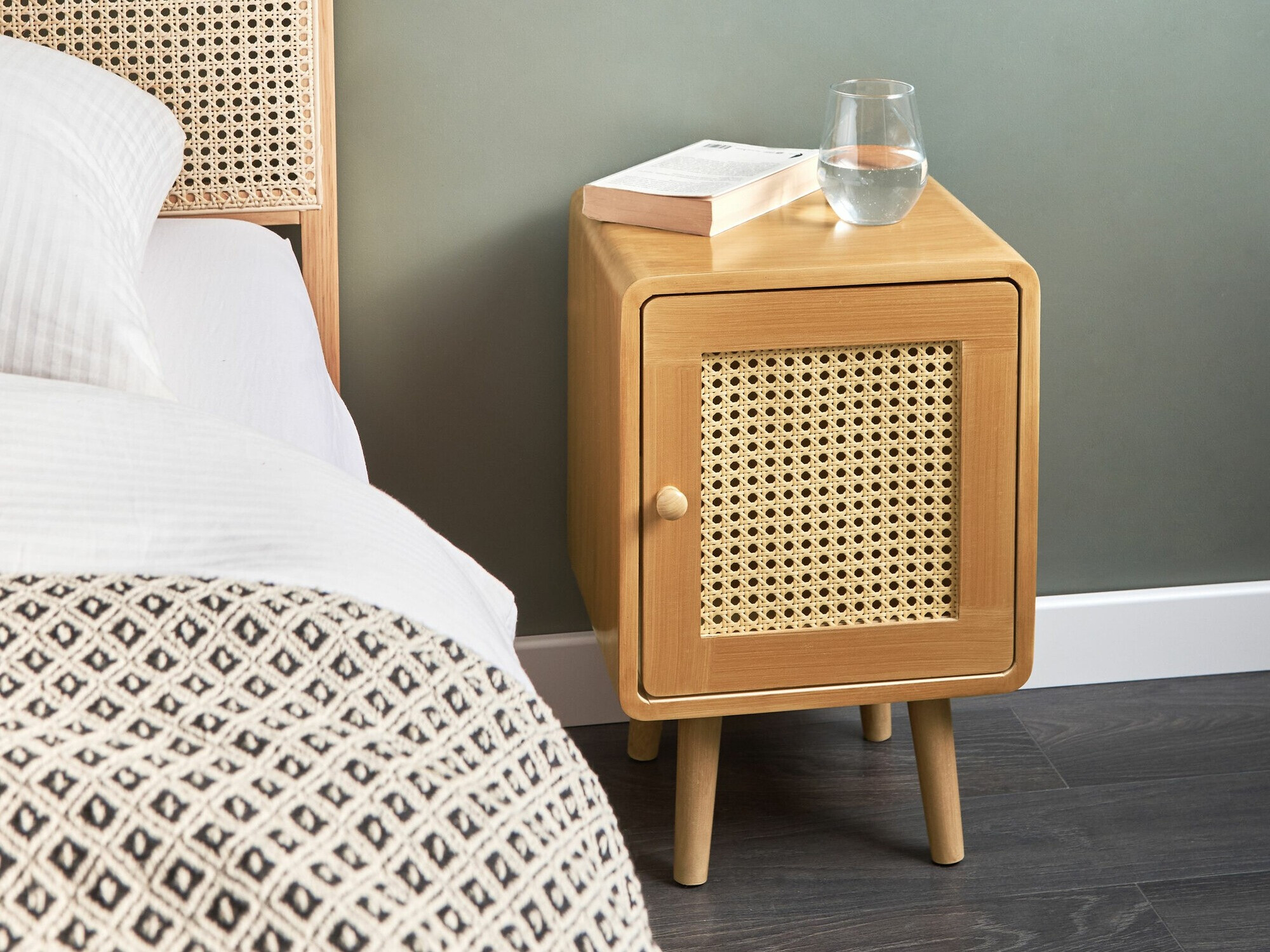 Нощно шкафче Berwyn 2632 (Светлокафяво)