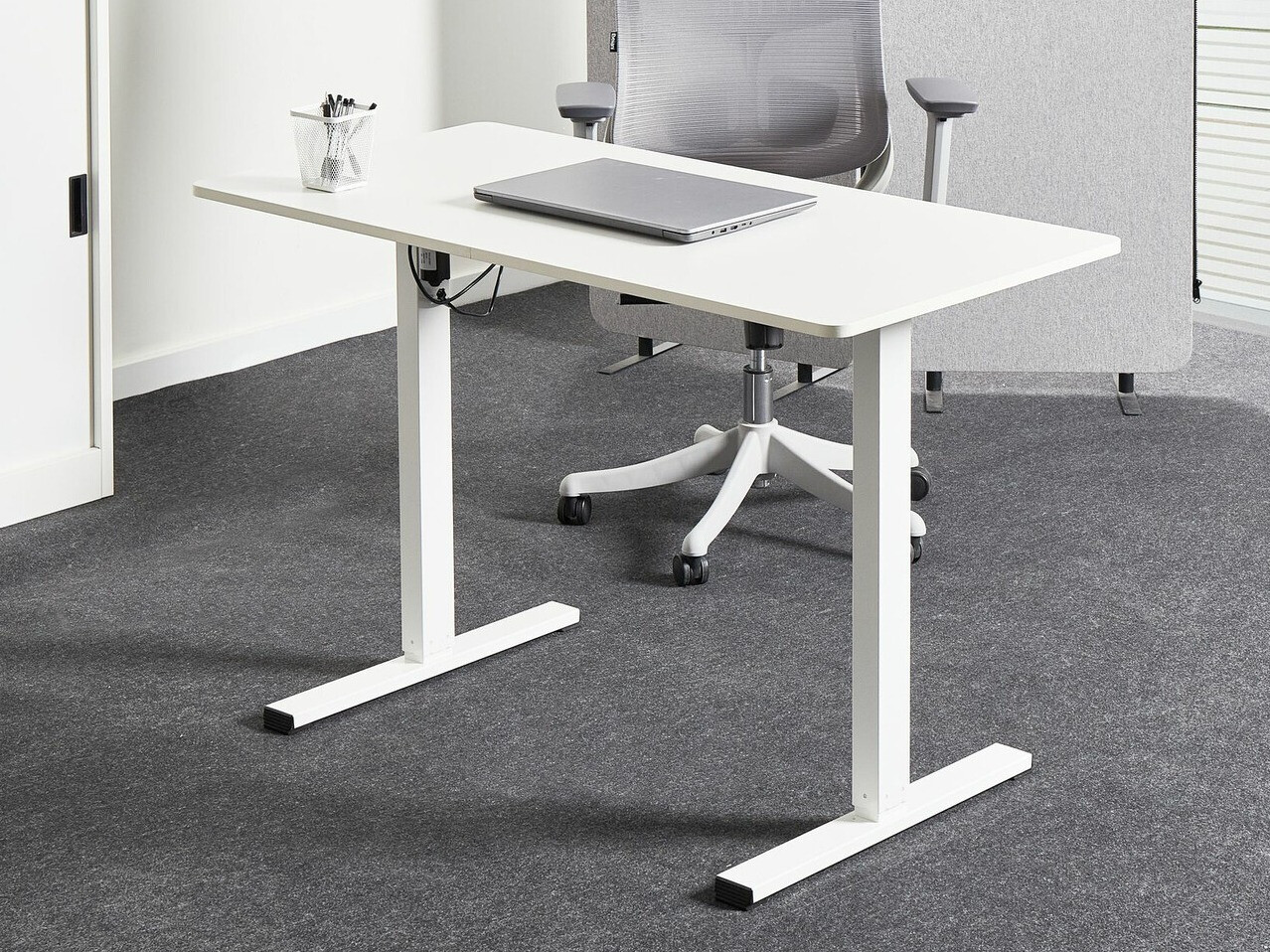 Офис бюро с регулируема височина Berwyn 2639 (Бял)