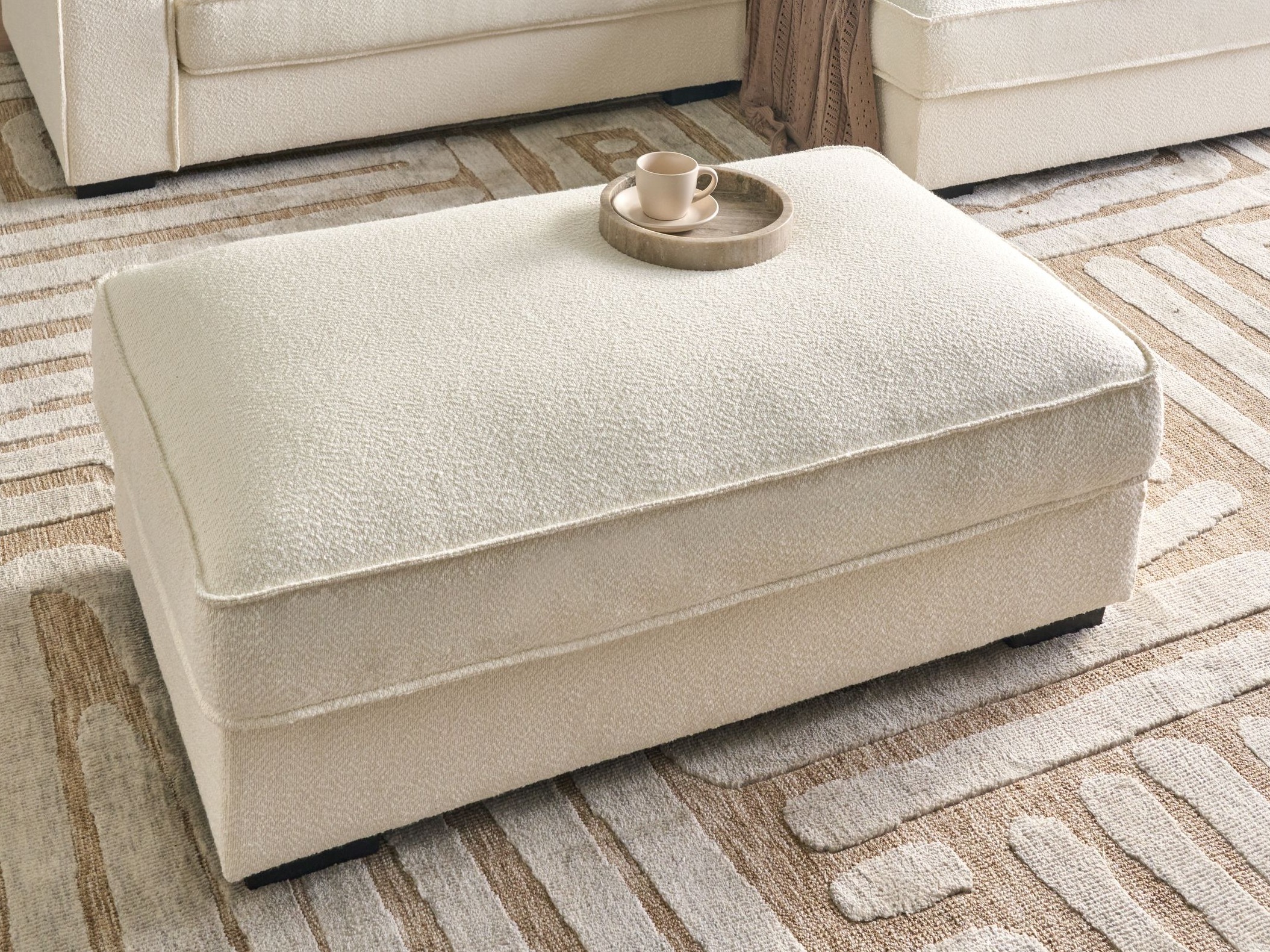 Тапицирана пейка Berwyn 2860 (Бял)