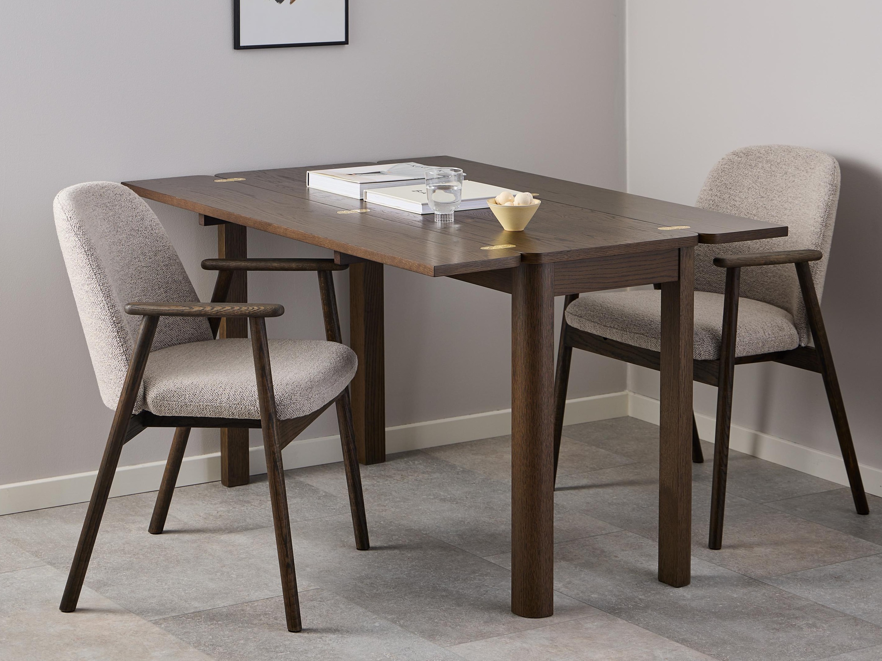 Стол Norsica 890 (Бежов + Тъмно дърво)