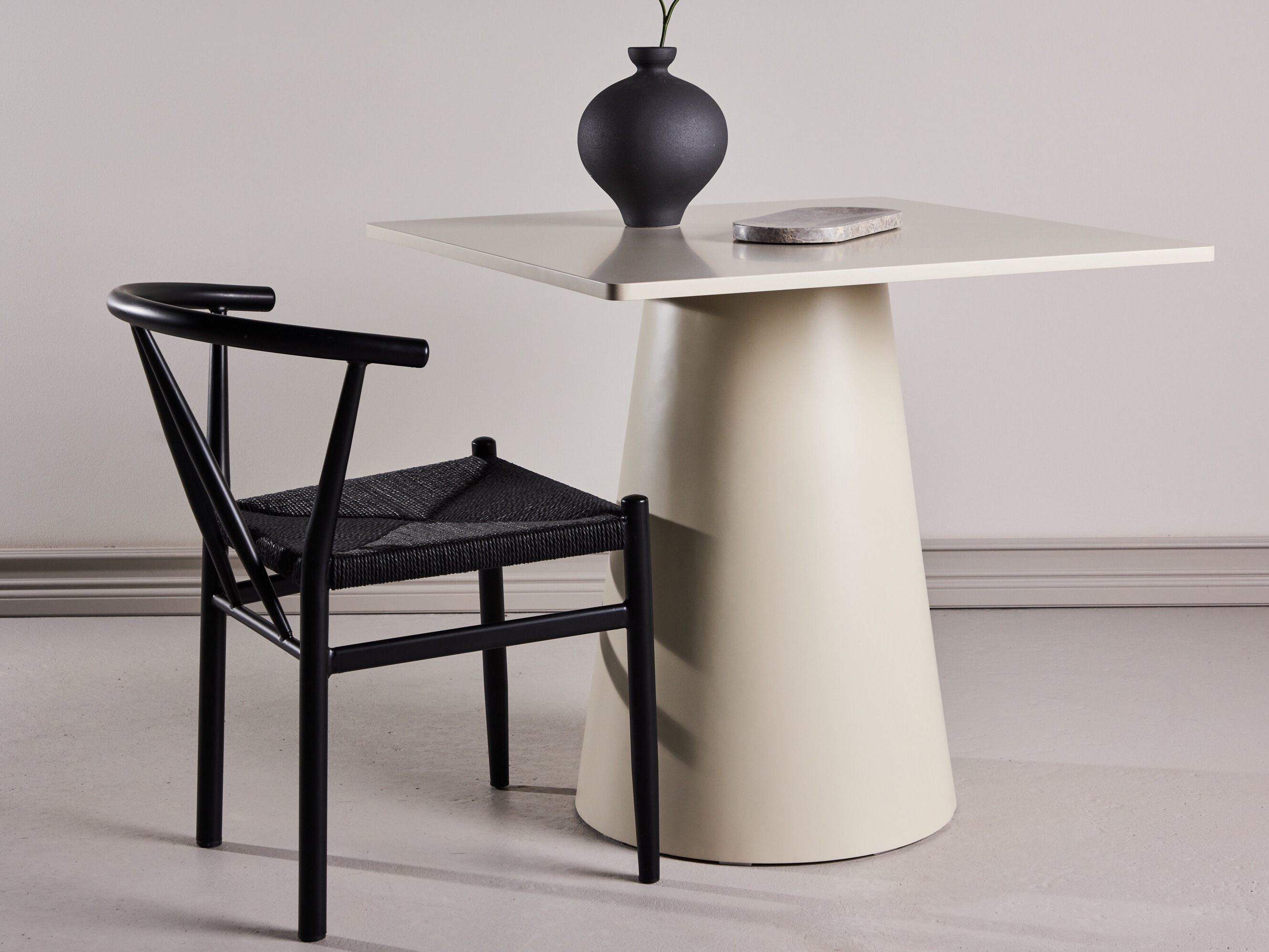 Маса Dallas 4963 (Бежов)