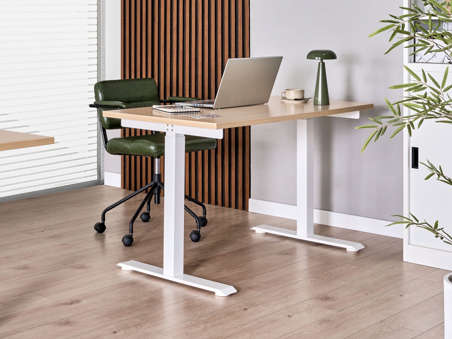 Офис бюро с регулируема височина Berwyn 2863 (Ярък дърво + Бял)