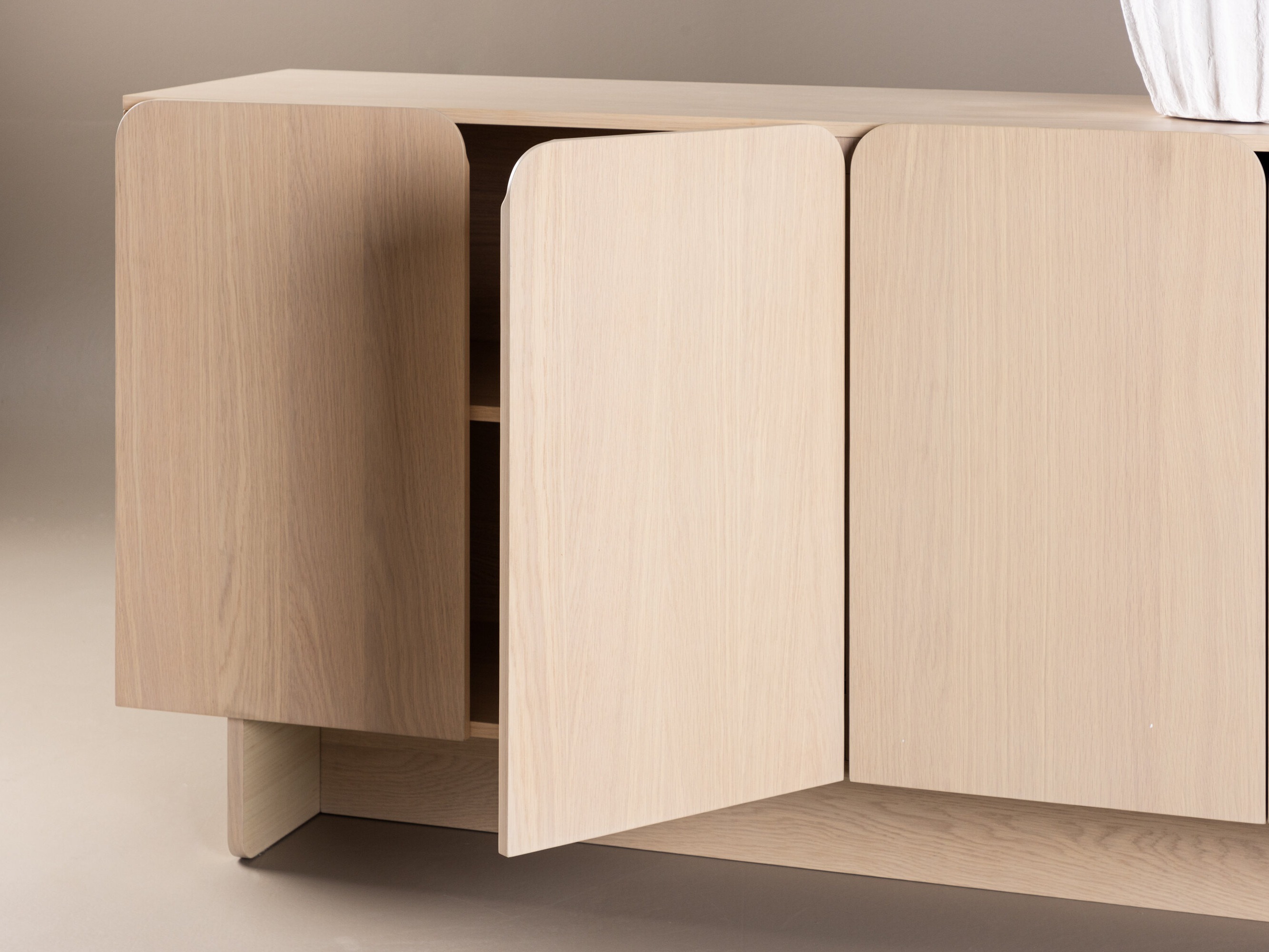 Шкаф Dallas 4979 (Ярък дърво)