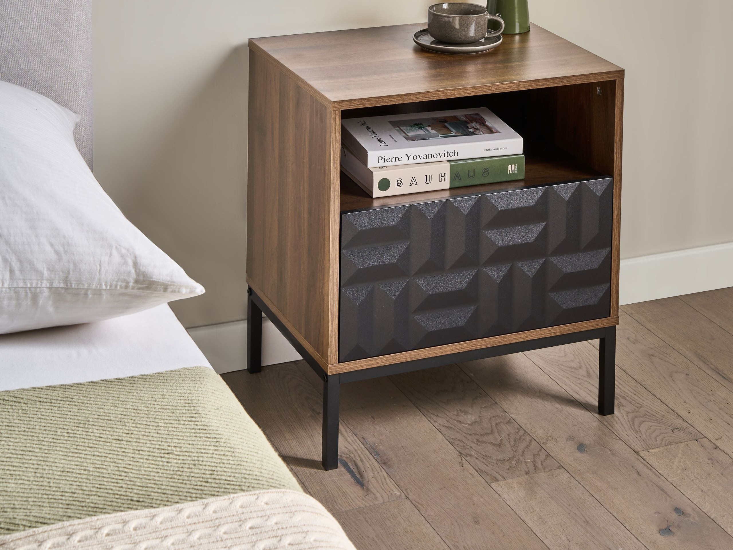 Нощно шкафче Berwyn 2906