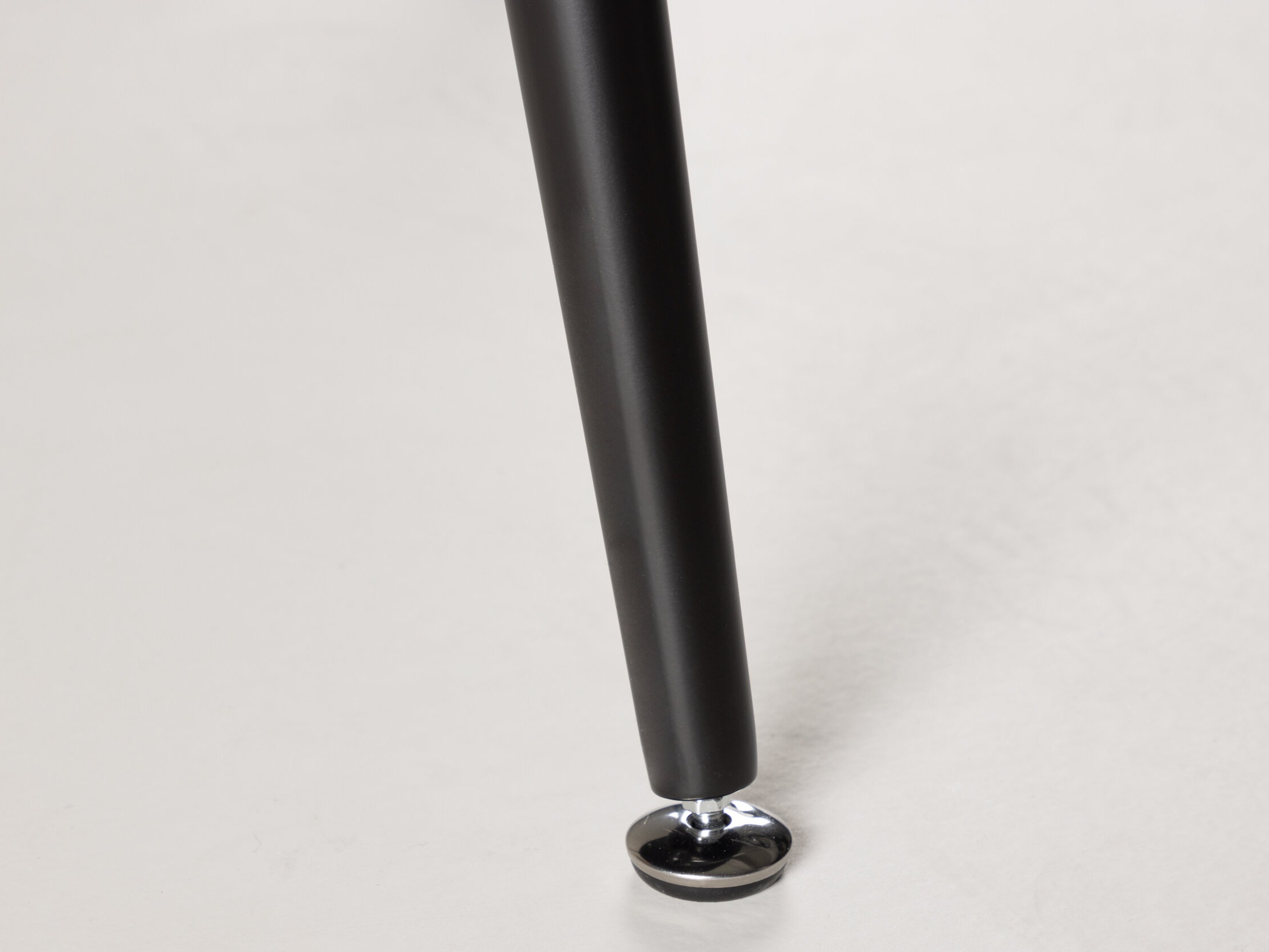 Маса Dallas 104 (Черен)