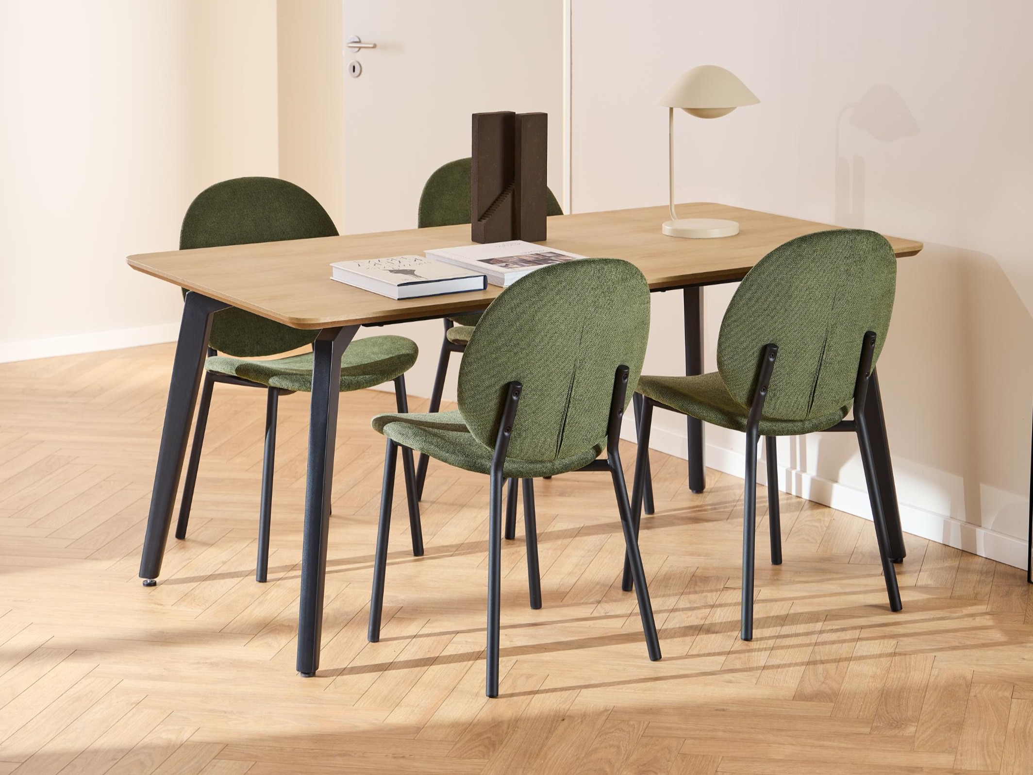 Маса и столове за трапезария Norsica 1028