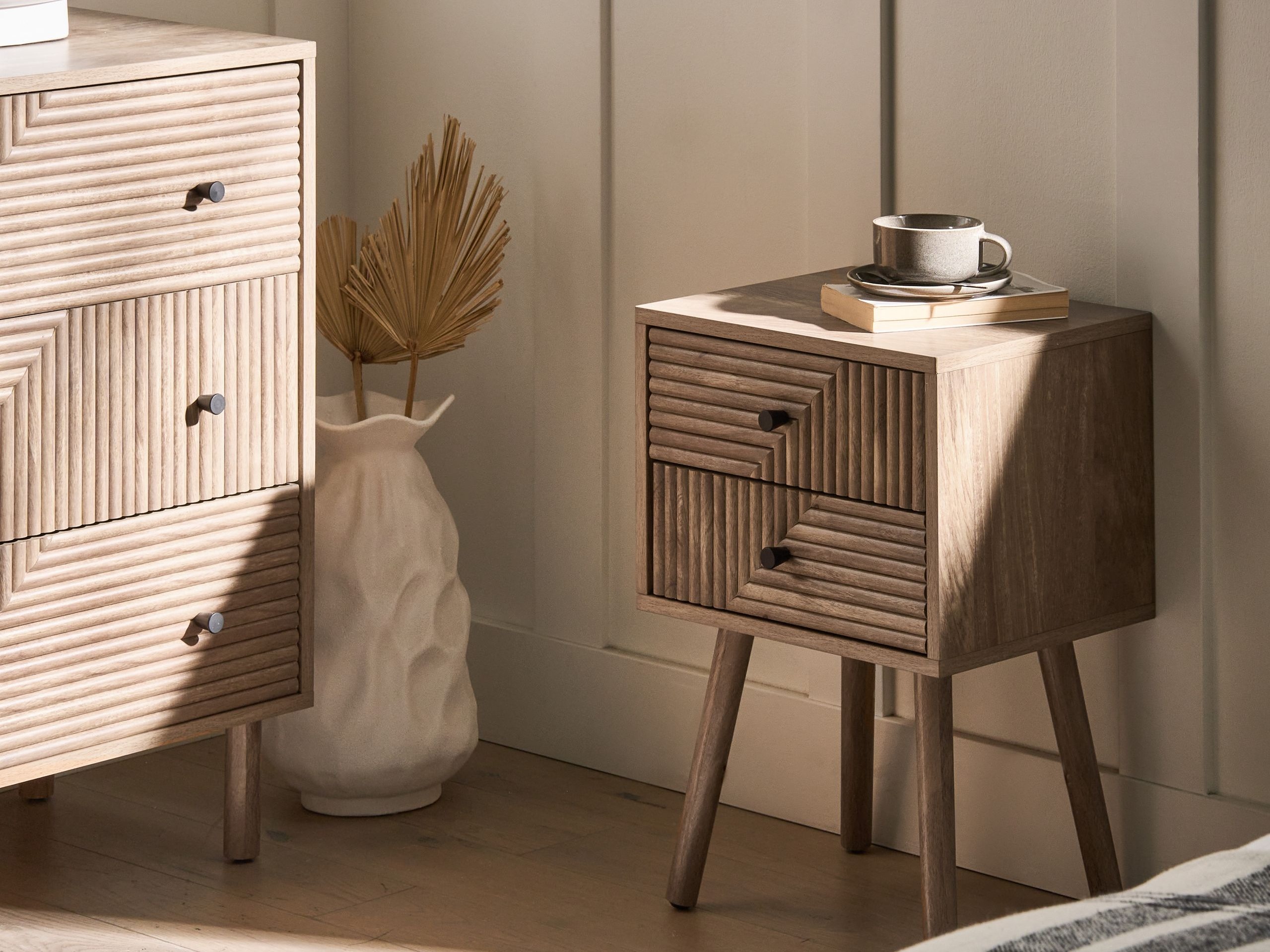 Нощно шкафче Fivnole 100