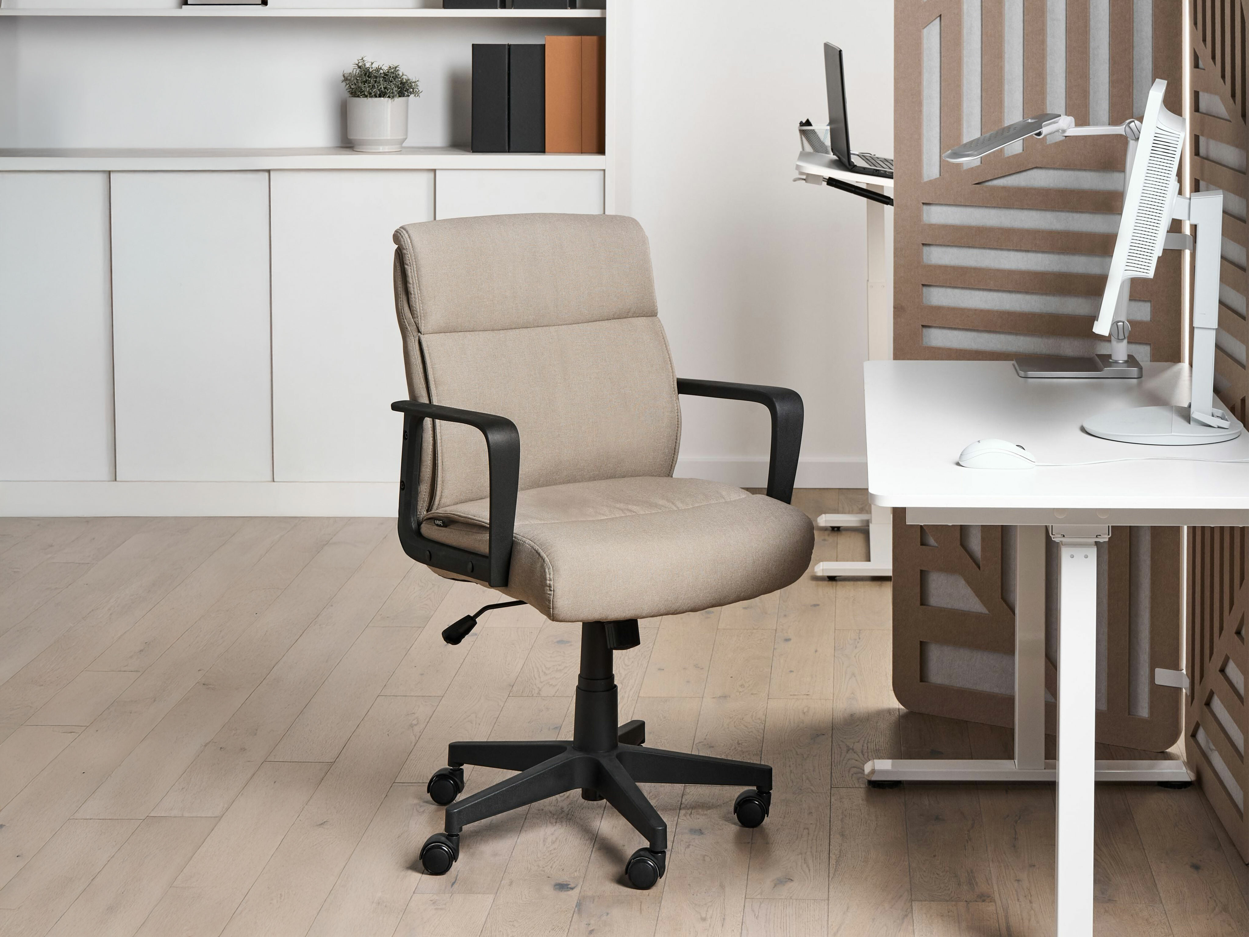 Офис стол Berwyn 3142 (Бежов)