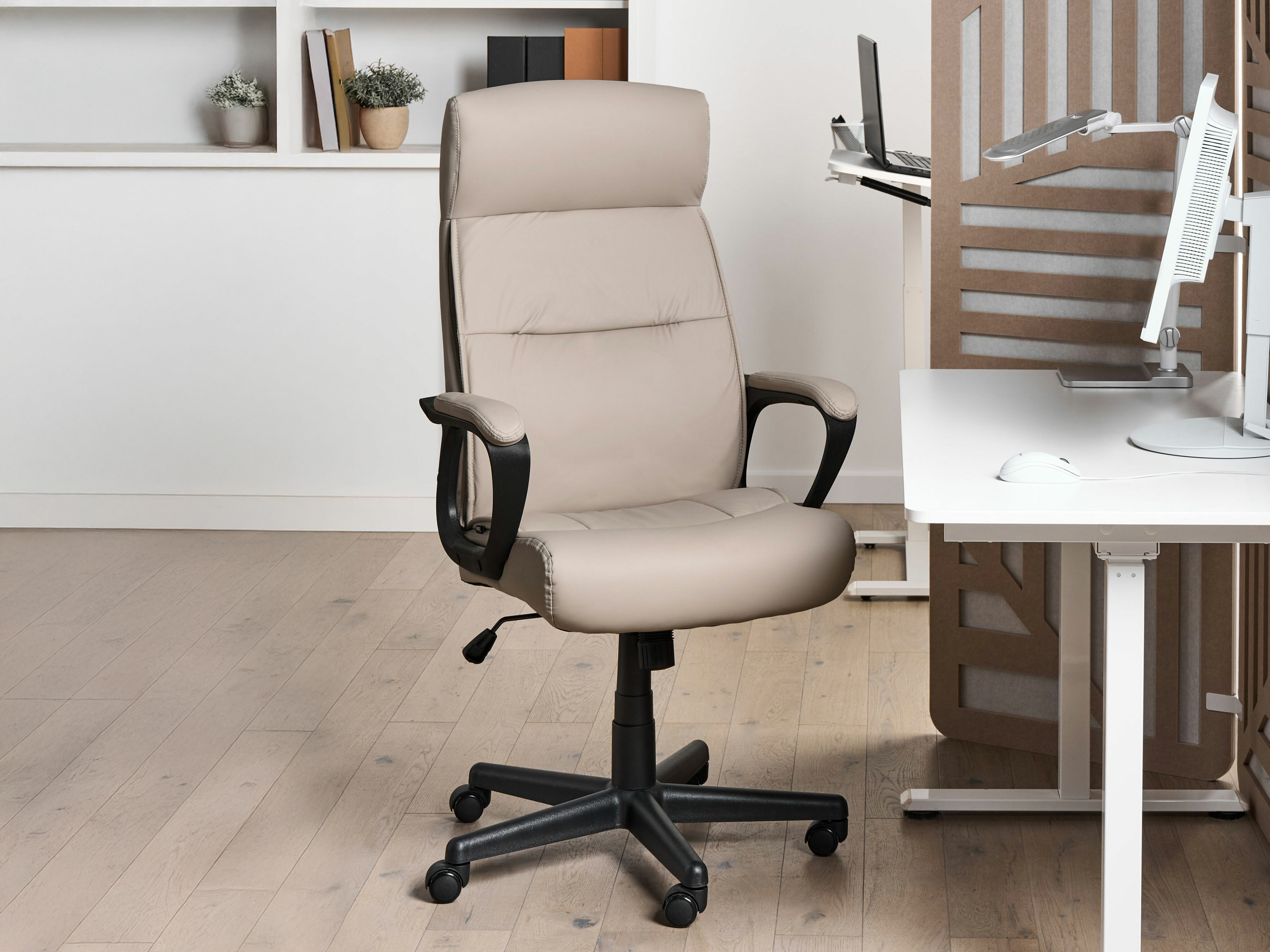 Офис стол Berwyn 3175 (Бежов)