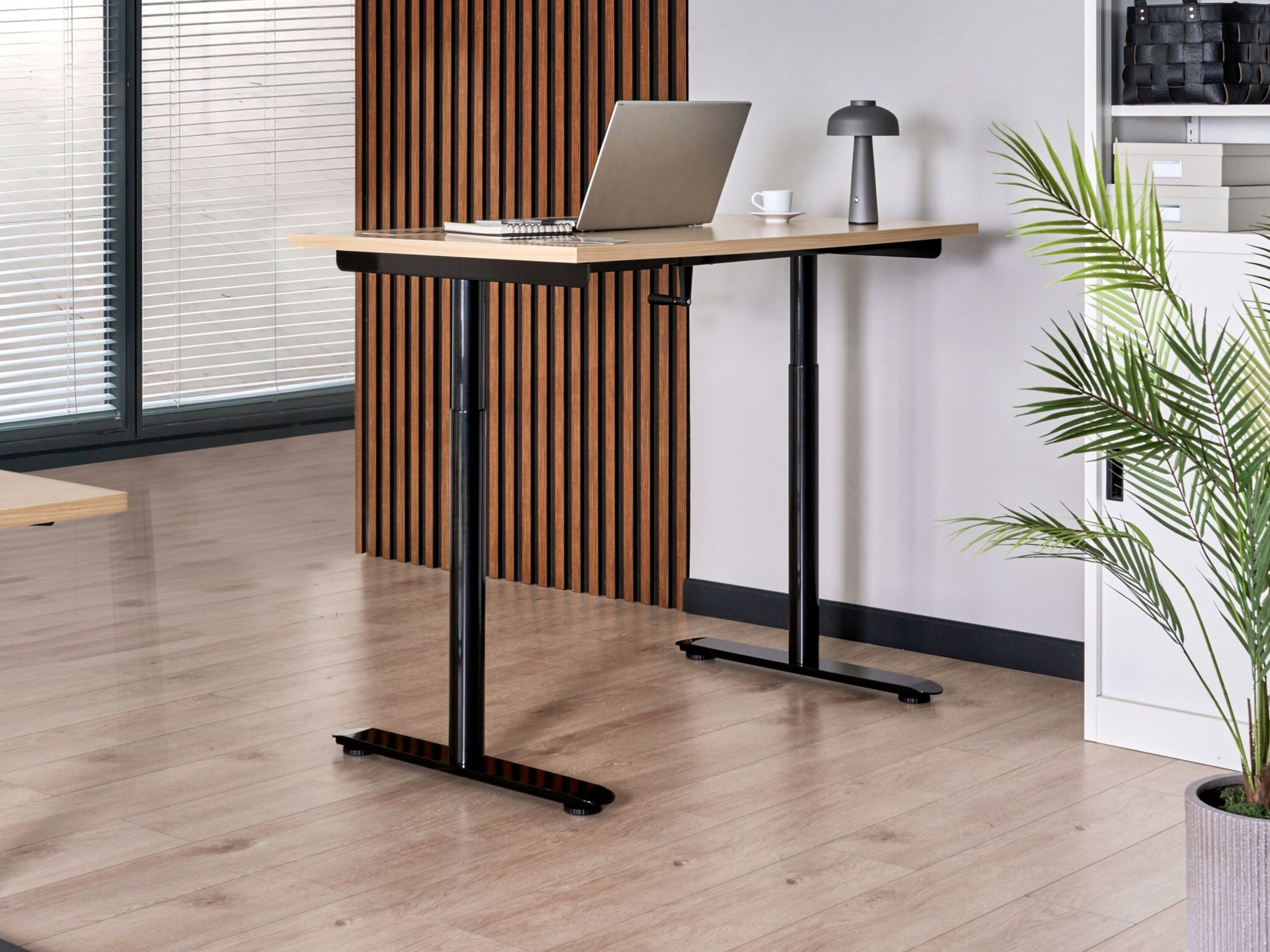 Офис бюро с регулируема височина Berwyn 3192 (Светлокафяво)