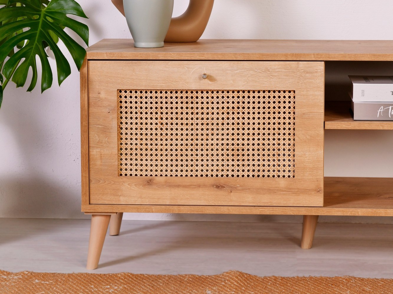 ТВ шкаф SB4796 с нарушена опаковка