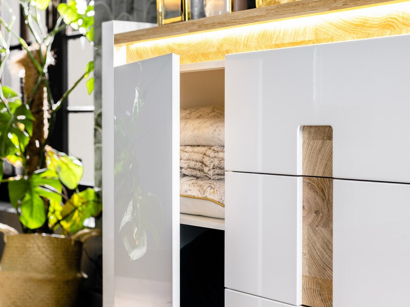 Скрин SB4910 c малък дефект