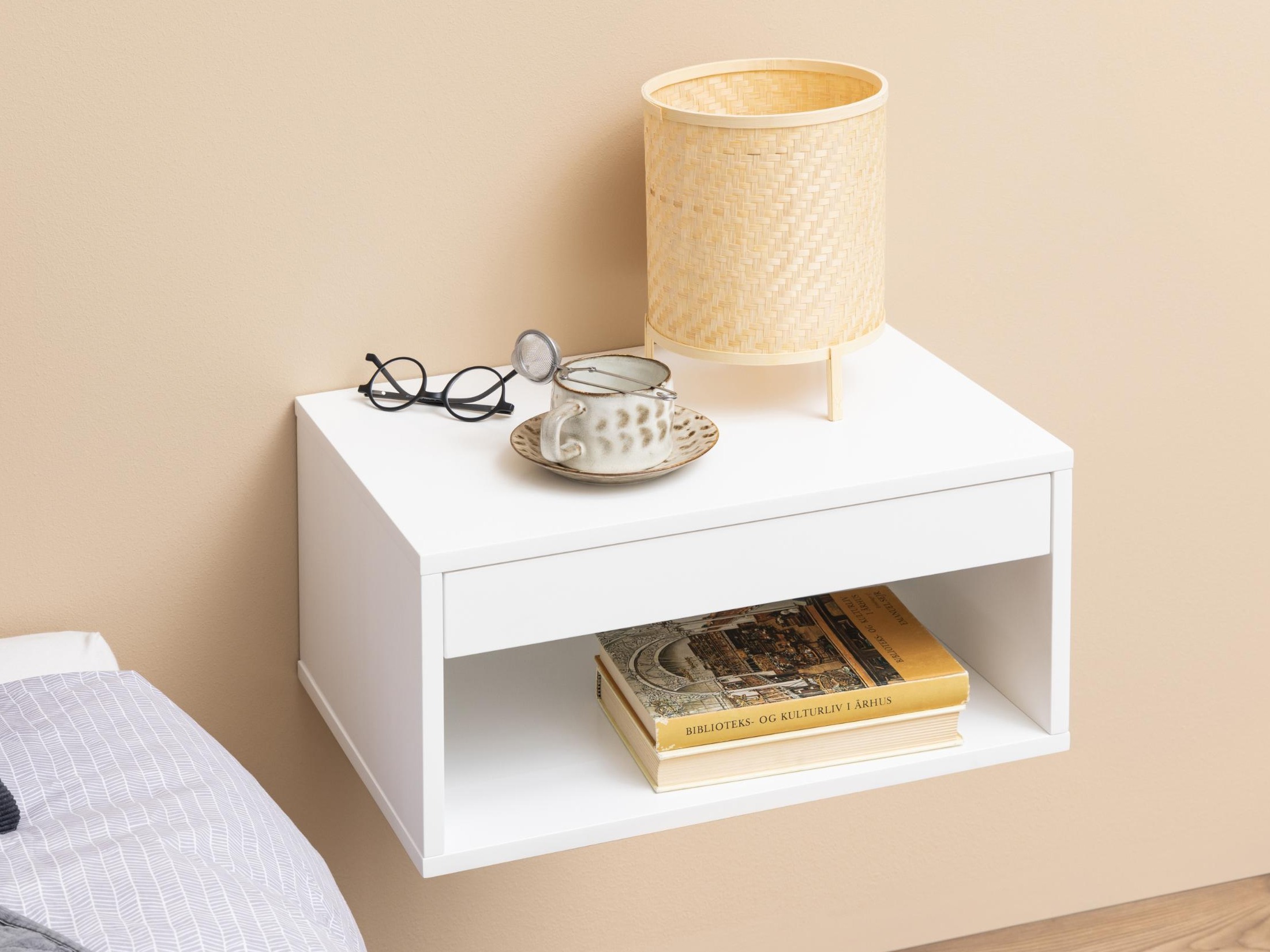 Нощно шкафче Norsica 600 (Бял)